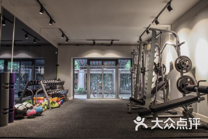 v fitness健身私教工作室全进口lifefitness高端器械 全面的小器械