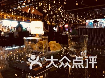 广州酒吧招聘_消遣丨酒廊只是高级BAR 其实这里面颇有讲究(3)