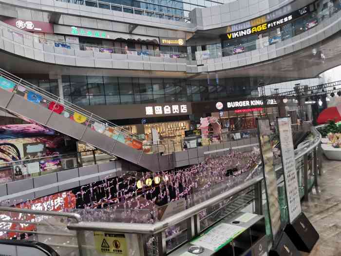 t11block商业街区-"现在西安大街上的商场是越来越多
