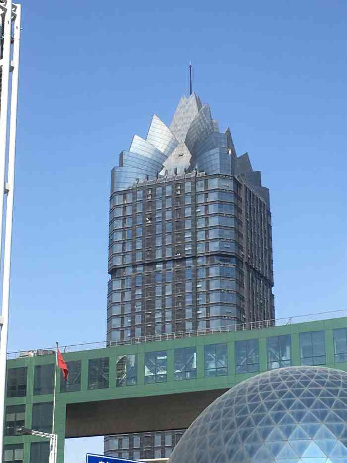 郑州美豪诺富特酒店"这家酒店位于郑州新区,目前新区还不太成熟.