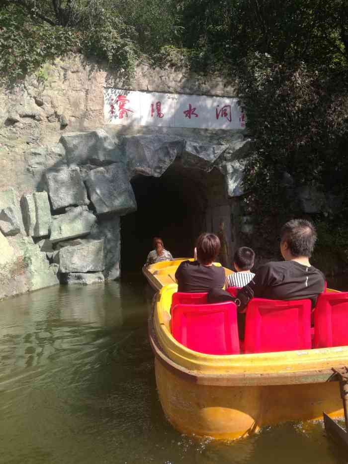 沈阳水洞-"环境挺不错的,景色很美.门票10元,船票.