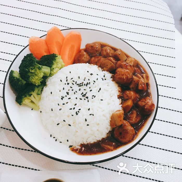 黑椒肉丸饭