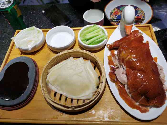 成师傅汴京烤鸭融合菜(九鼎金地店)