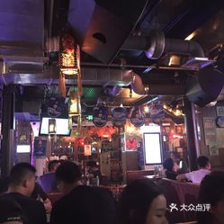 成都蜂王酒吧人均消费_蜂王酒吧(2)