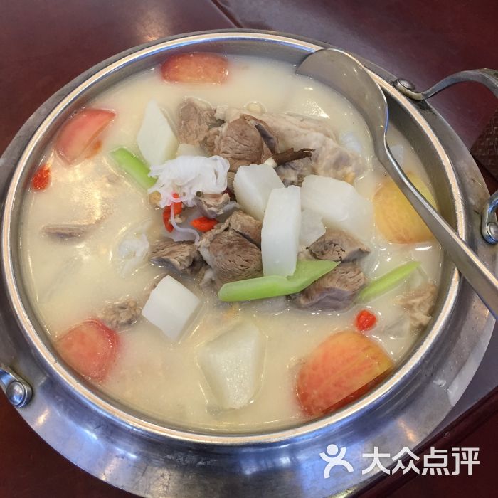 炖羊肉萝卜