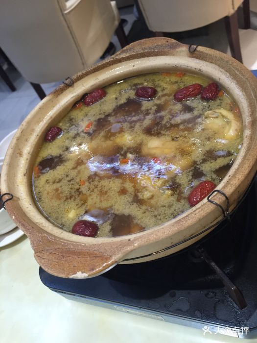 滋补药材醉鸡煲