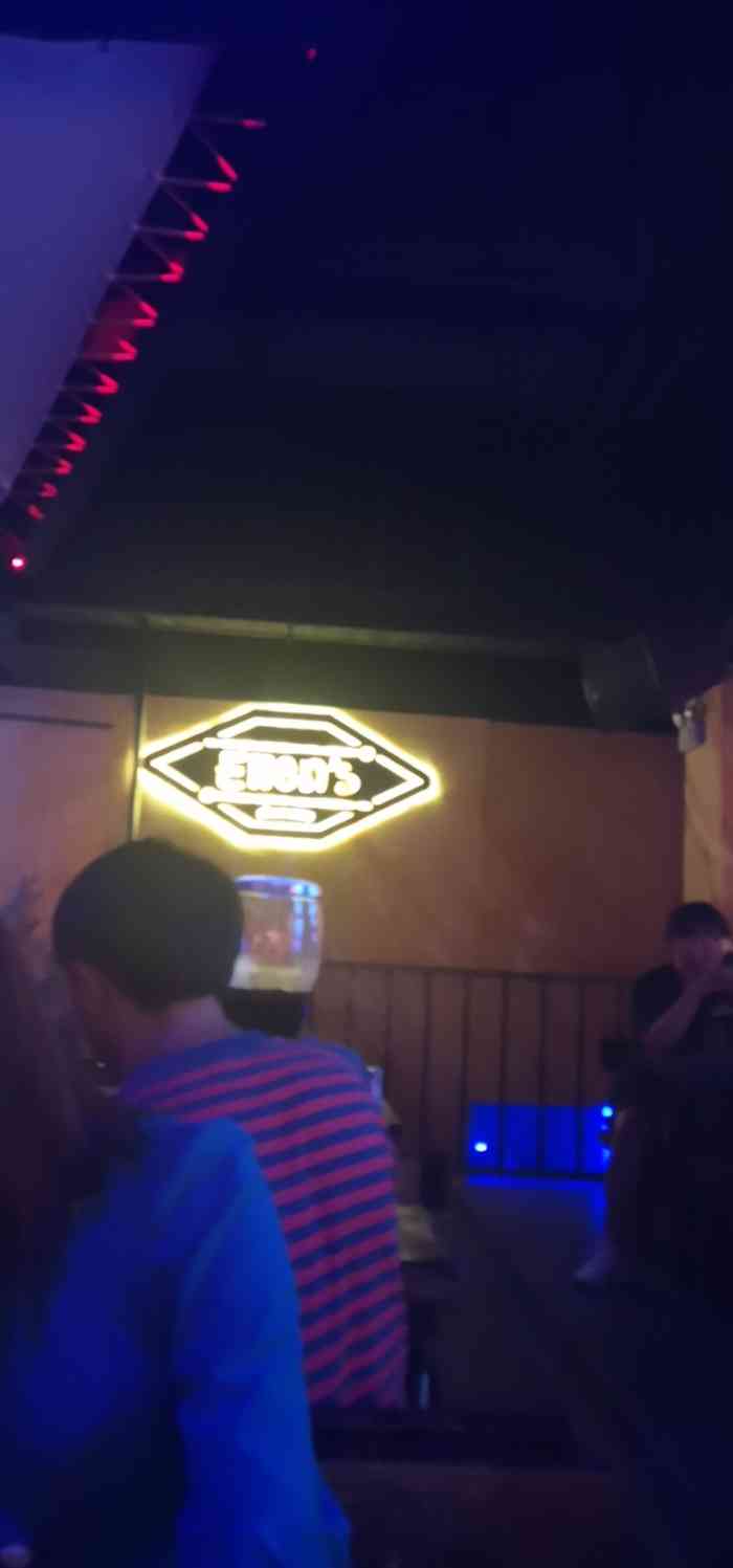 ellen"s艾伦司小酒馆(汇金店)-"酒吧在二楼,环境挺好的,周四去的,人还