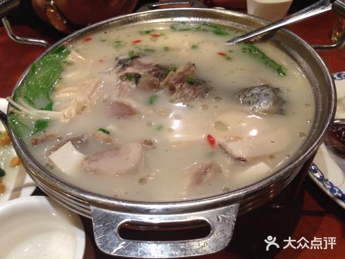 耶里夏丽·天山夜宴(巴黎春天天山店)鱼羊一锅鲜图片