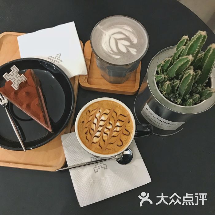 乘以咖啡doppio coffee黑丝绒拿铁图片 - 第1张