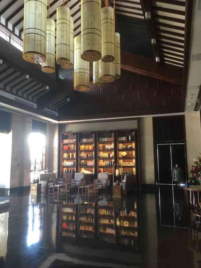九月刚开的酒店扬州下面有个仪征,仪征有个枣林湾,丽朗精选酒店就在