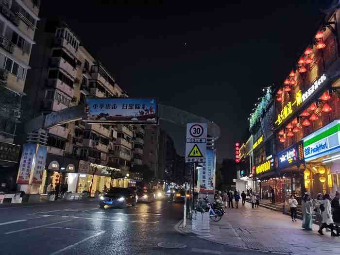 杭州武林路时尚女装街-"我觉得,杭州武林路女装街在不少杭州女人的.