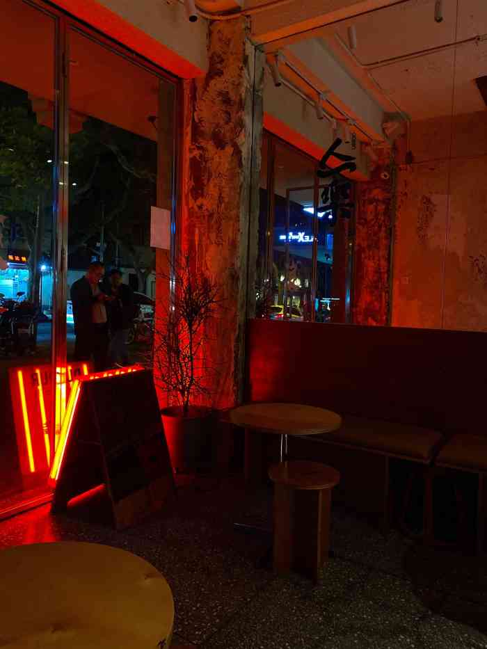 dufour cafe & bar-"三月的某一天,去完多抓鱼,等lucy下班.