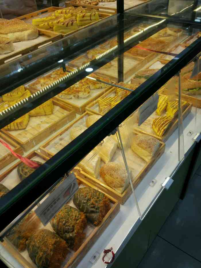 华荣西饼屋(新兴店"很好!很满意!一直有吃这店面包和蛋糕!