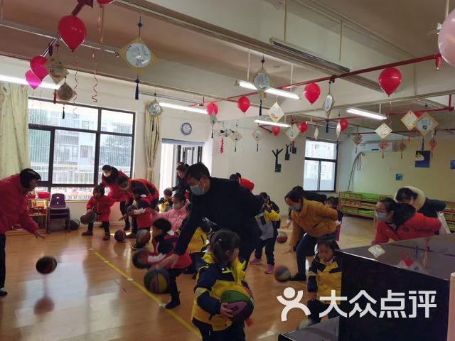 红黄蓝幼儿园(月亮湾园)