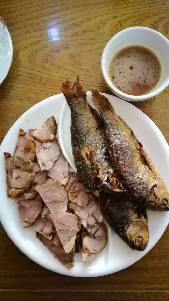 宋海饭店-"分量足,酥鱼吃不惯,缯肘一般,河虾很新鲜.