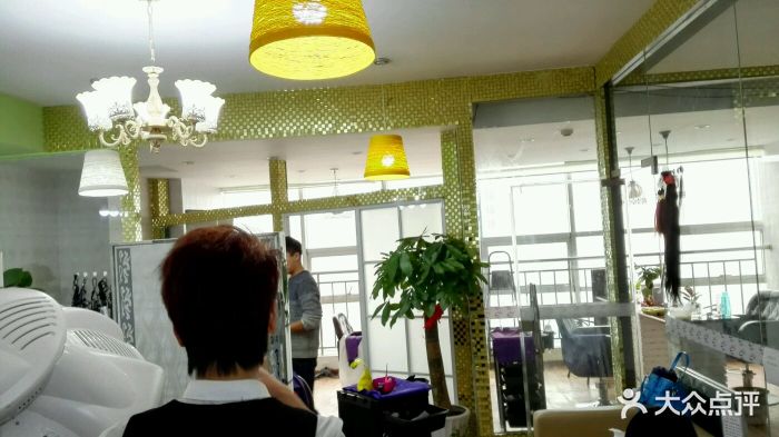 帝恩广场(和谐美学店)40岁女超短发型图片图片