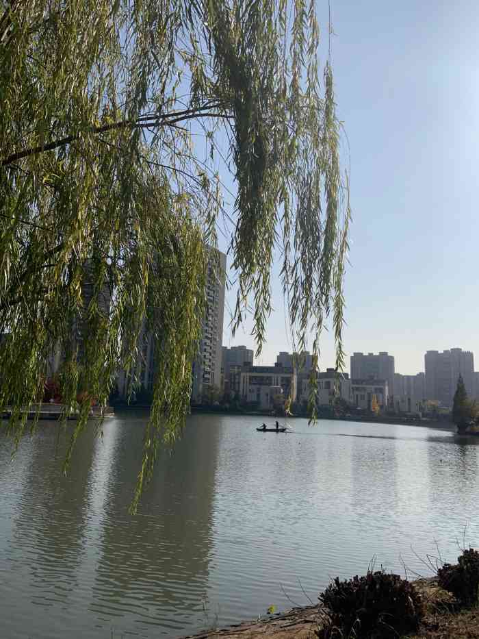 沁园湖公园-"清河湾路旁的一个小公园～名字我老是记.