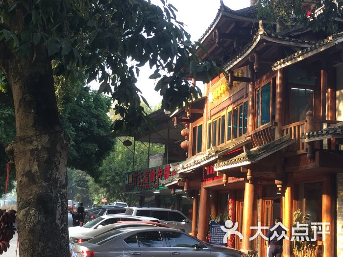 甘家界牌柠檬鸭店:环境:位于高峰林场,从南宁江