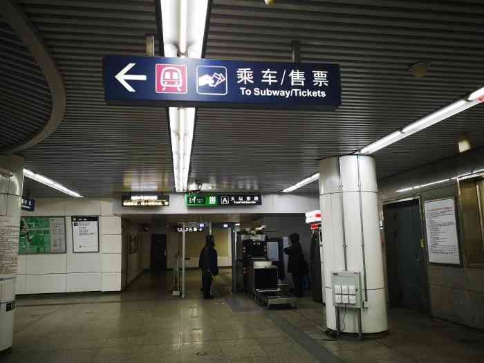 天坛东门(地铁站)-"天坛东门站是北京地铁5号线的一个