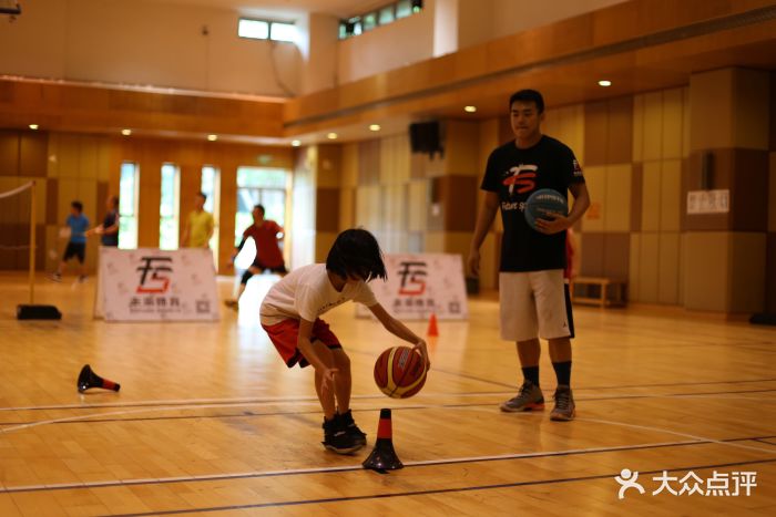 未来体育·美式篮球训练营(南城荟校区)图片