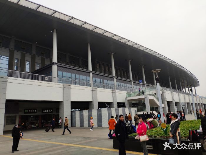 到宜昌出差,从武汉坐高铁,2个多小时就到.