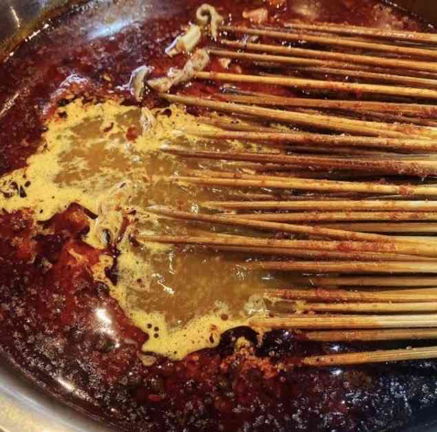 大秦香西航串串(大庆路店)-"[薄荷]环境:脏串现在真的