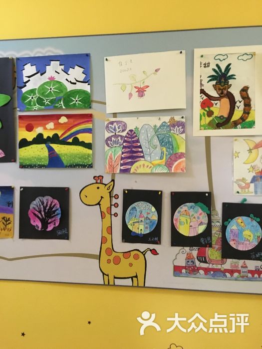 天天教育培训中心:交通便利,就在公交站台附近