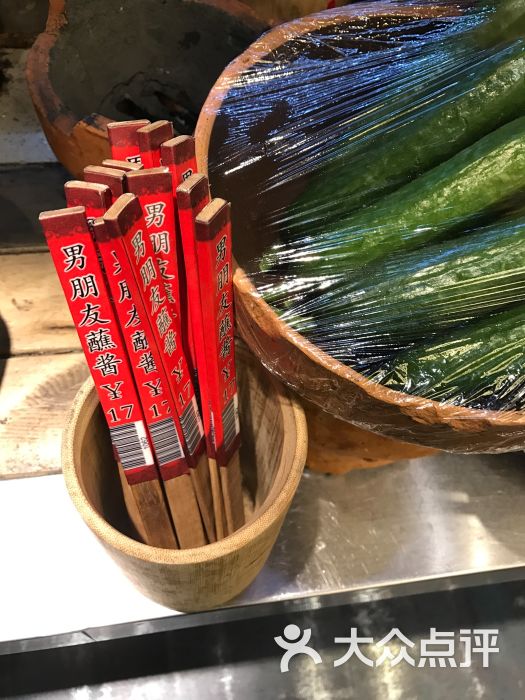 对这家店最深的印象就是,客人进门,服务员.-厨