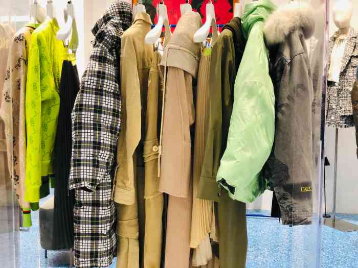 re"van(群光广场店)-"这是一个时尚的女装品牌,在武汉