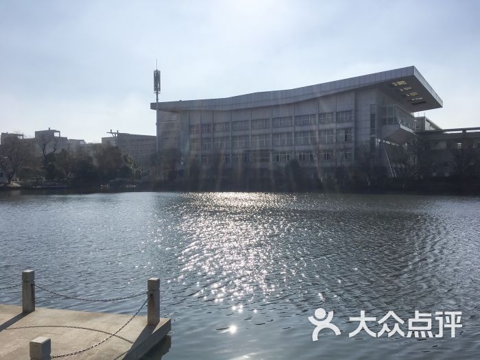 江苏理工学院-凌波湖对面的体育馆图片-常州学习培训