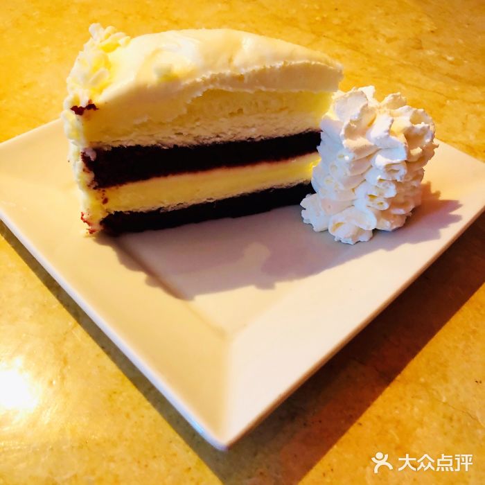 the cheesecake factory 芝乐坊餐厅(王府中环店)无敌红丝绒芝士蛋糕