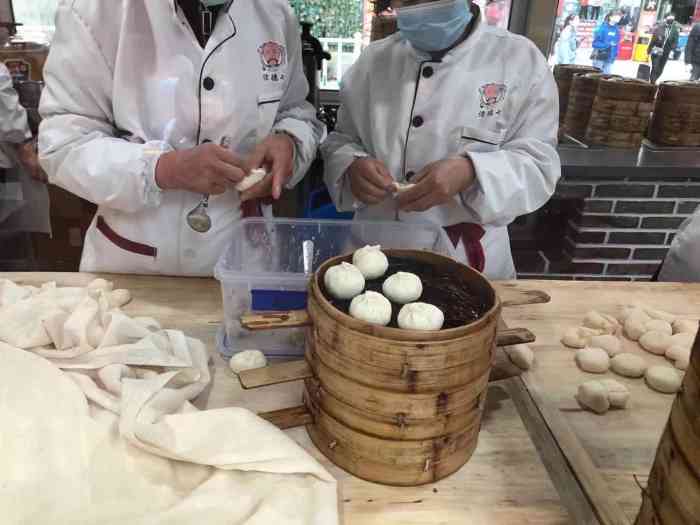 谭德七鬼包子(瑞德摩尔旗舰店"好像是重庆很有名的鬼包子连锁!