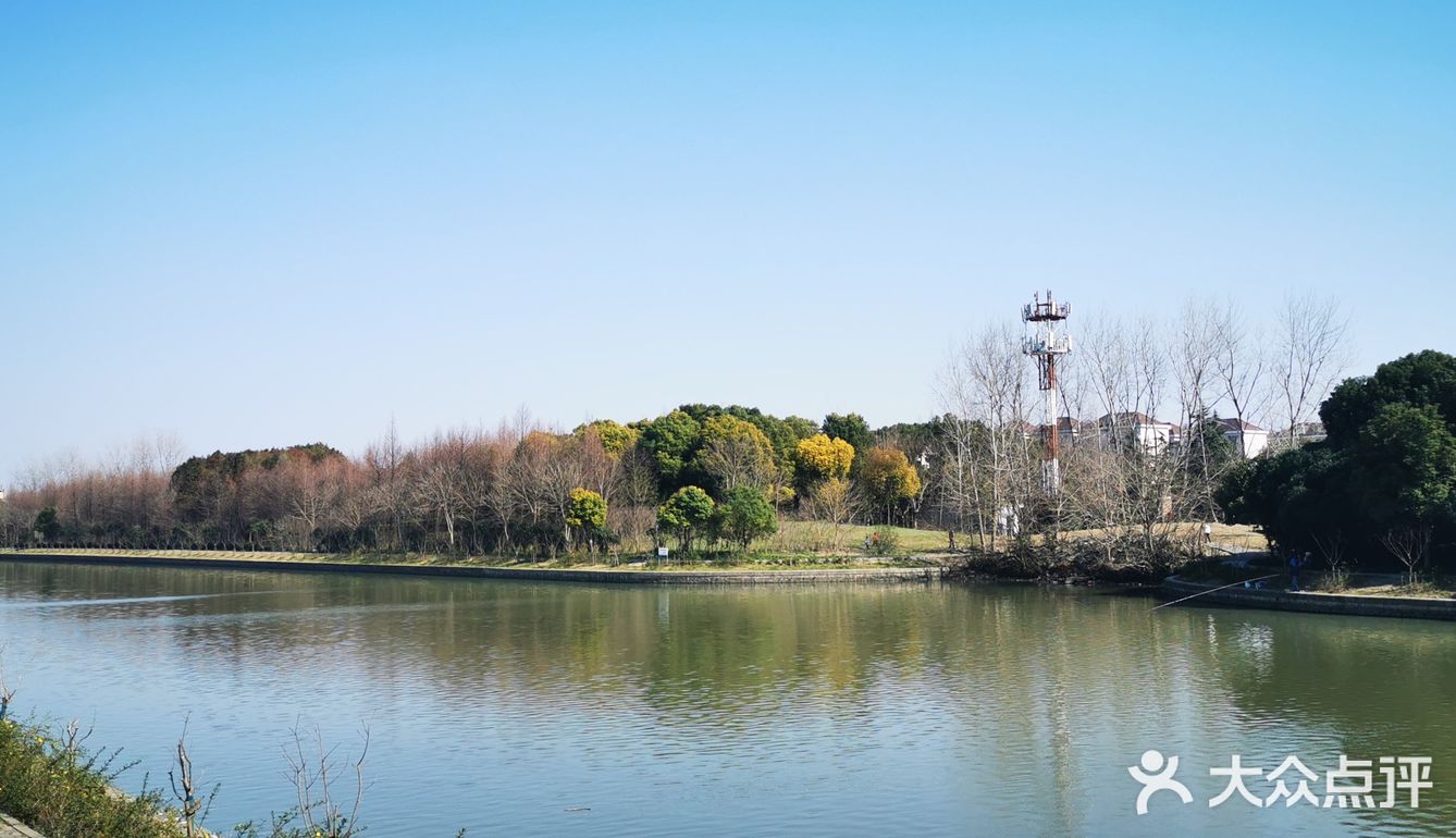 "华翔绿地公园"位于申滨南路申昆路交叉口,距沪青平公