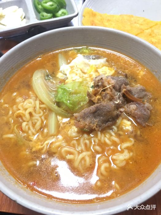 松儿韩国料理肥牛辛拉面图片