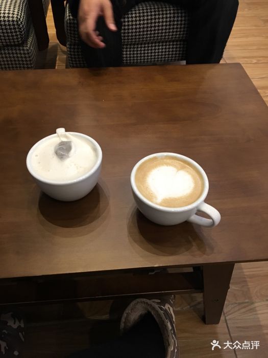 刚开在邻里中心的店,环境真好啊,西.-摩贝尔咖