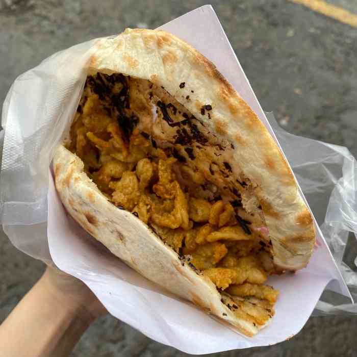 卢记香酥鸡烧饼(溧阳店)-"烧饼裹肉的诱惑~简单来说就