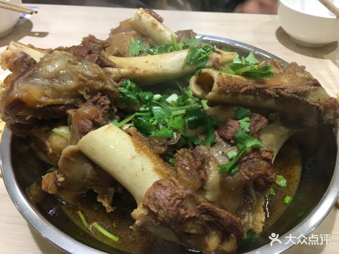 手抓羊骨