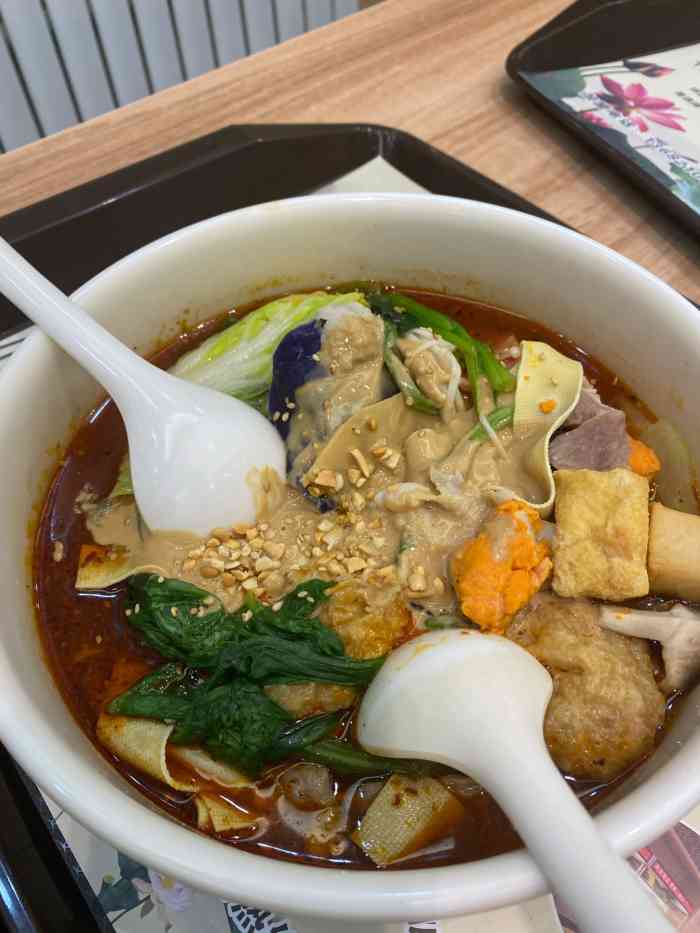 徐夫人四川麻辣烫(瑞航广场店"中午和同事出来吃,她们顺便买点海鲜!