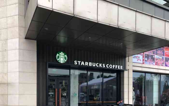 星巴克(万州万达店)-"78位置:位于万达1楼,靠近大门