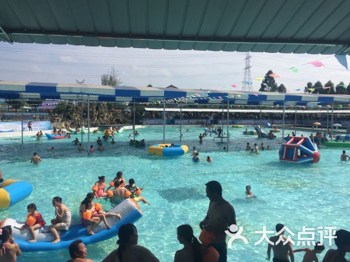 彭州海豚湾水上乐园
