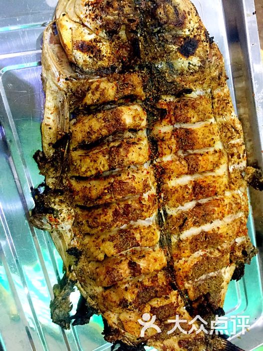 老电视台夜市-烤草鱼图片-郑州美食