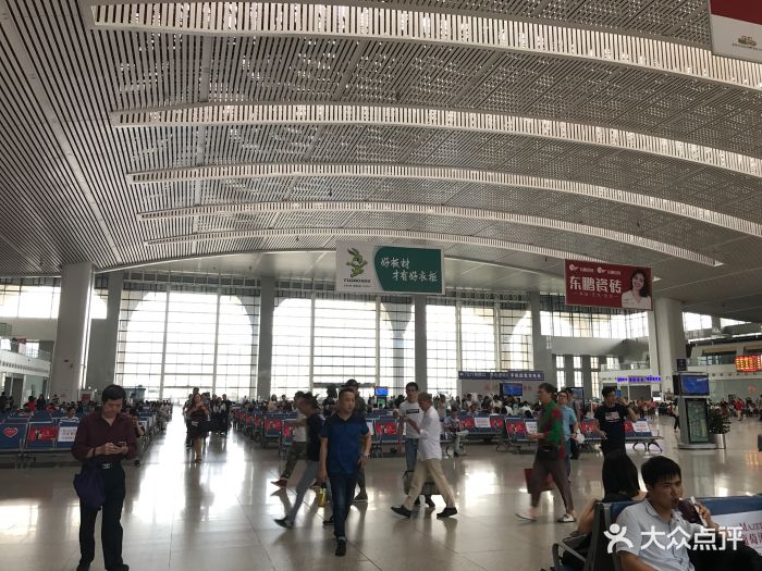 福州火车站候车厅图片