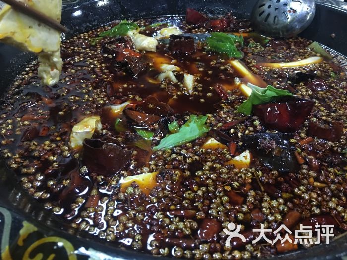 鱼摆摆:位置在办出国证的对面,巴南区水.重庆美