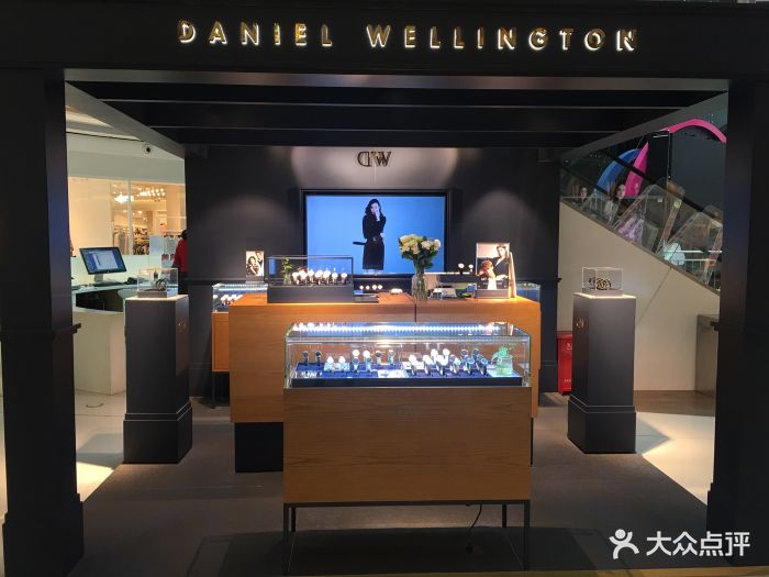 dw专卖店(龙华九方店)门面图片 第1张