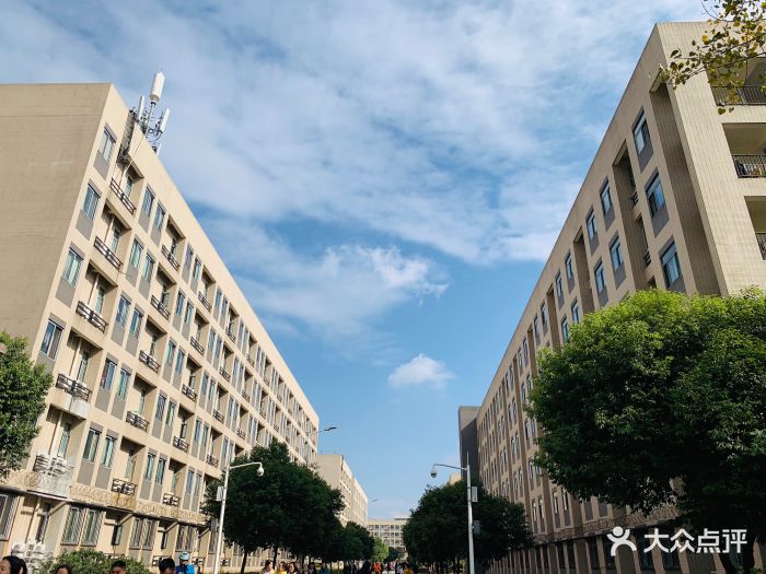 西南财经大学(光华校区)图片