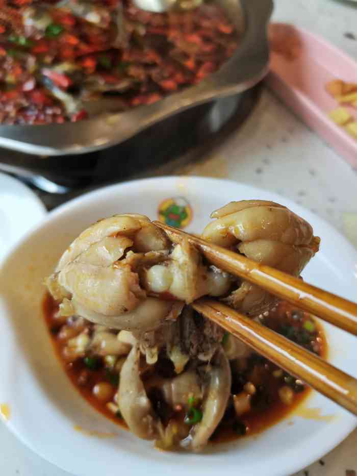 大味美蛙鱼头(遂宁二店"点评上一家评价不错的店,晚上一行五人去体.