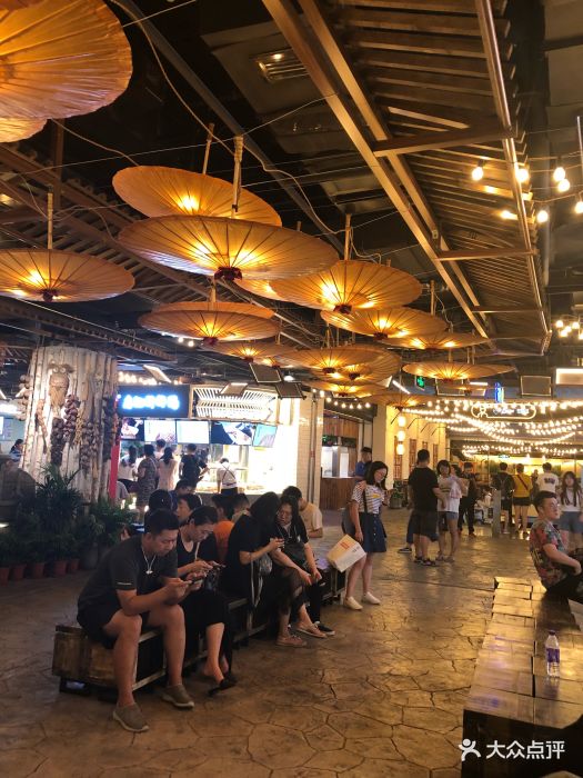 早就听说食宝街二期开业了,没有吸引的吃食.