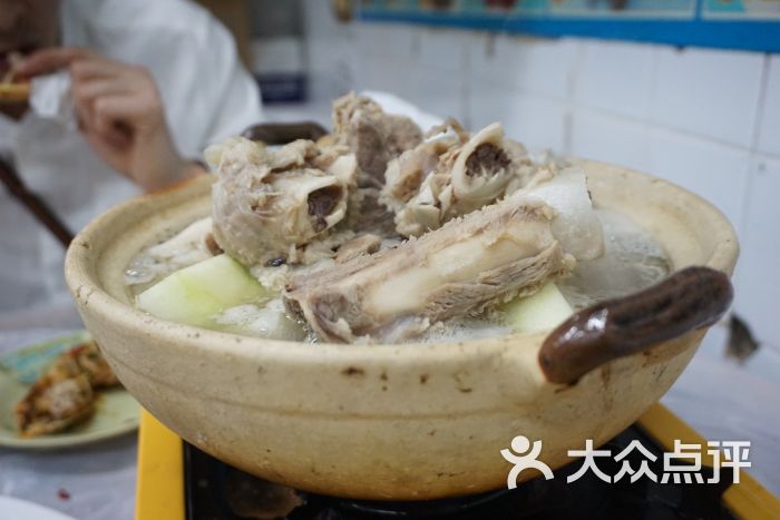 新老地方餐厅位置离澳门口岸很近,吃完饭步.