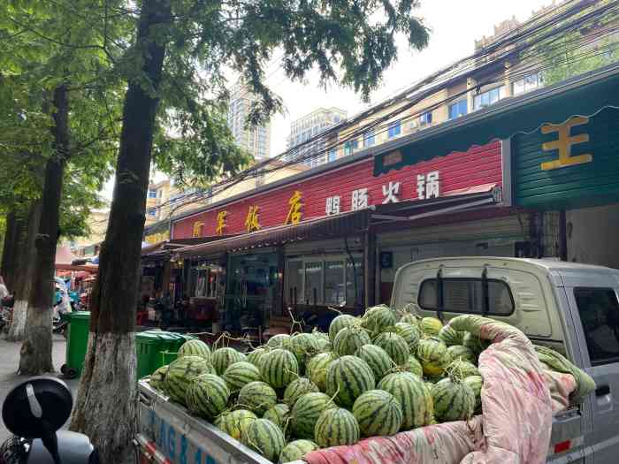 阿军饭店"朋友来临安,请她吃顿饭,这家店也是看点评.