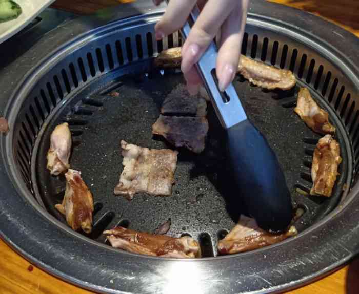 宇群东北地炉烤肉(吾悦国际店)-"放下手机多陪陪身边.